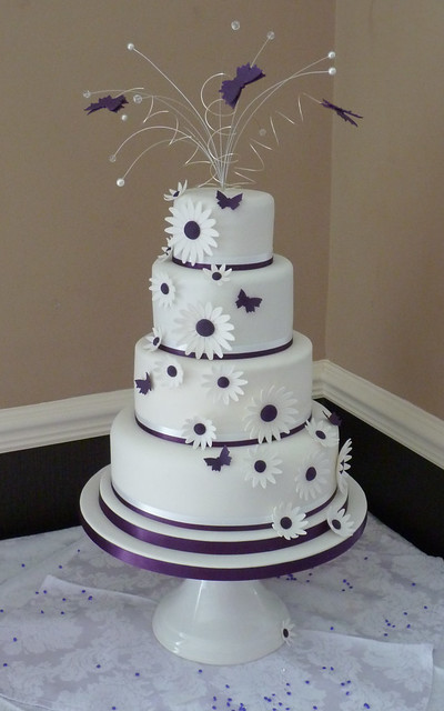 Butterfly Wedding Cake Toppers on Daisies And Butterflies Wedding Cake   Flickr   Photo Sharing