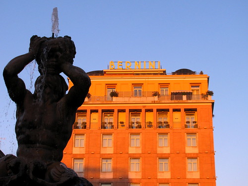 Piazza Barberini y Fontana del Tritone by Miradas Compartidas