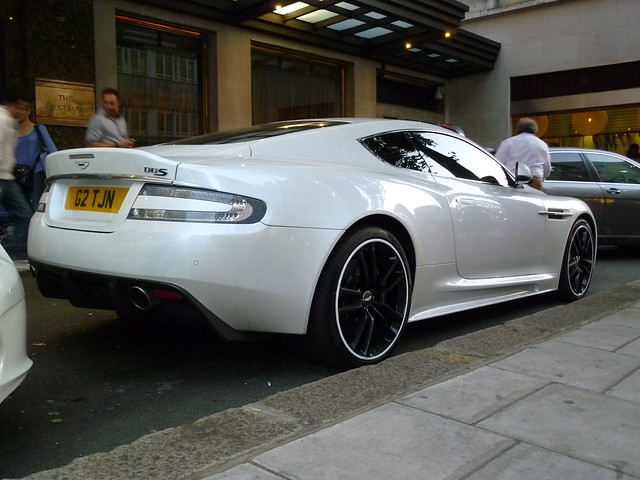 Aston martin DBS white