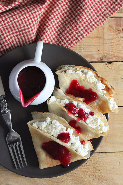 Pancakes with Cottage Cheese and Cowberry Sauce