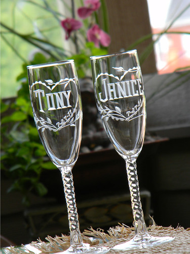 Twisted Stem Champagne Flutes with Scalloped Heart