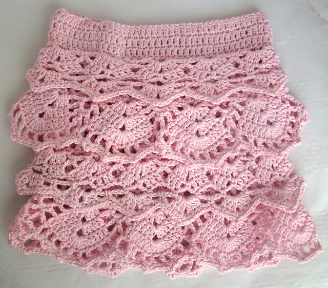 Bernat: Pattern Detail - Baby Jacquards - Skirt (knit)