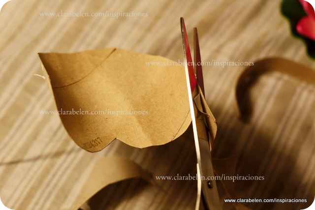 Manualidades: flor de loto con tubo o rollo de papel higiénico