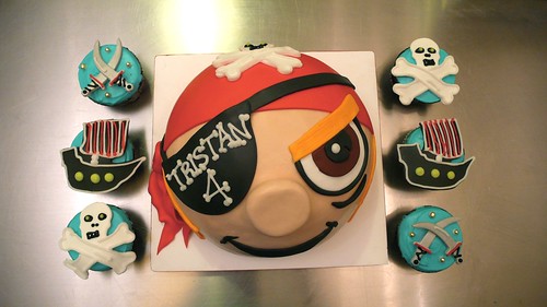 Pirate Cake and cupcakes by CAKE Amsterdam - Cakes by ZOBOT
