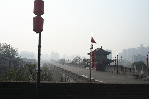2011-11-18 - Xian - City wall - 30 - Ring wall - Back eastward
