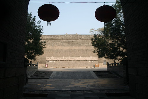 2011-11-18 - Xian - City wall - 06 - Entrance courtyard - Inwards