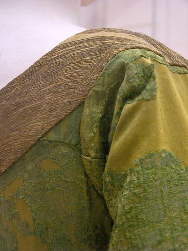 Mary of Burgundy's gown - shoulder seam - front closeup