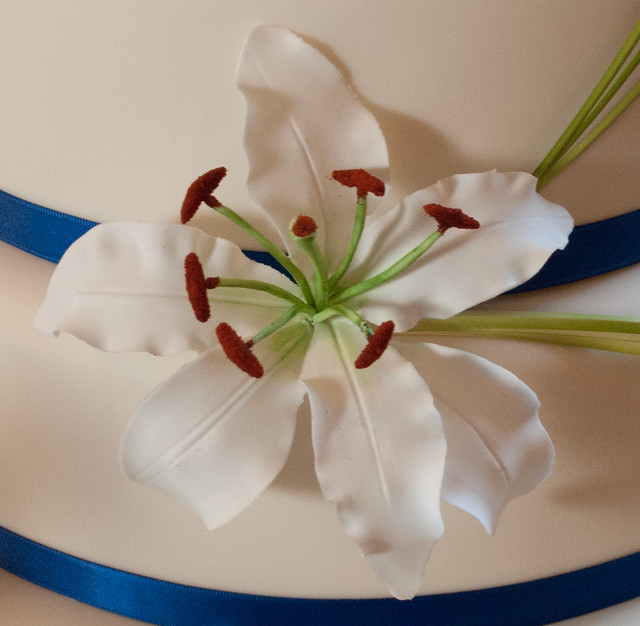 Oriental and Calla Lilies Wedding Cake Handmade sugar Oriental Lily