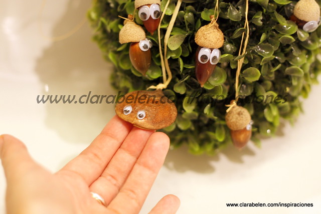 Manualidades navideñas para niños: muñequitos hechos con bellotas y semillas  - Inspiraciones: manualidades y reciclaje