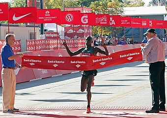 Mosop rompe el récord del Maratón de Chicago