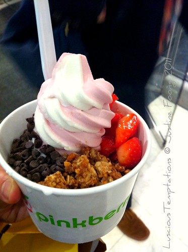 Natural and Pommegranate Swirl with Strawberries, Granola and Plain Chocolate Chips - Pinkberry, Selfridges