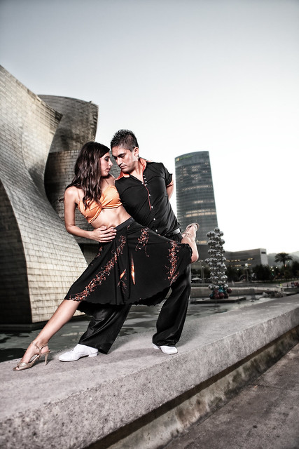Un toque de Tango - Sesión de exteriores con Diego y Ainara en Bilbao 16/18