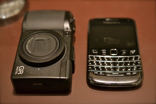 RICOH GRⅢ + Blackberry 9790