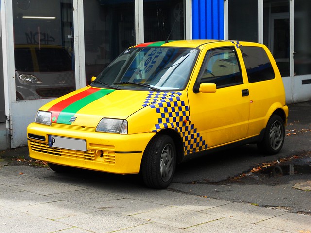 yellow Fiat Cinquecento Sporting