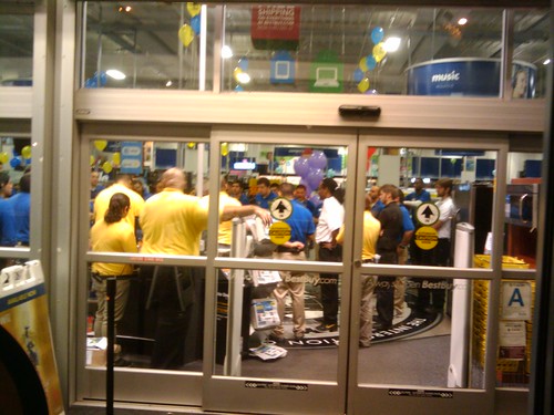 Hollywood Best Buy Team Meeting Before Black Friday Opening #PIC