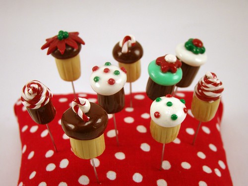 holiday cupcake pin toppers