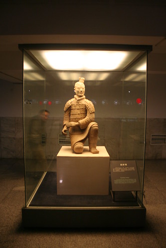2011-11-17 - Xian - Terracotta warriors - 18 - Excavation hall 3 - Kneeling archer statue