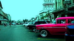 Cadillac Rosa delante del Capitolio