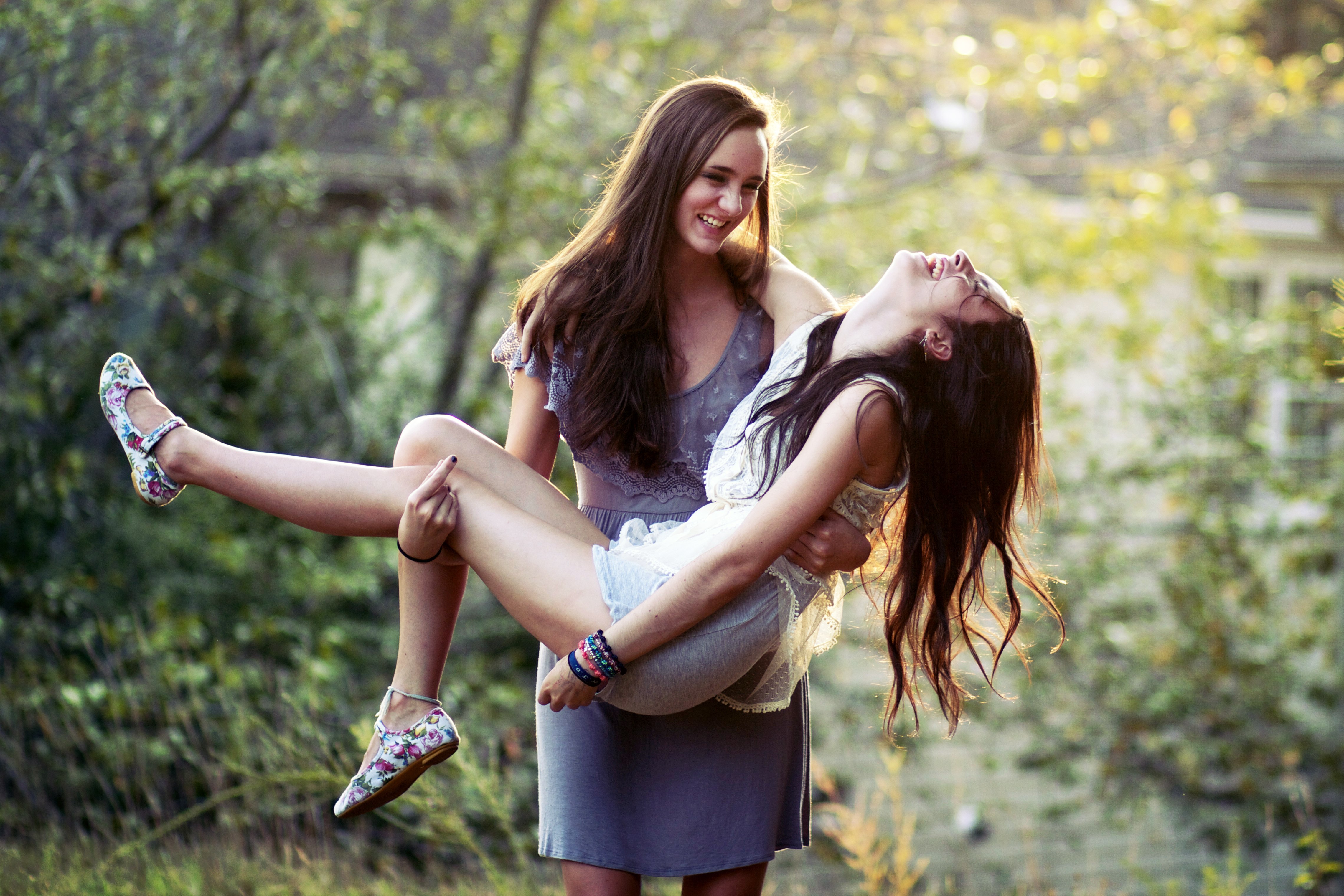Порно онлайн - Лесбиянки поздравили подружку с днюхой испробовав на ней страпон