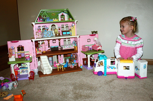 Auttie-and-her-doll-house