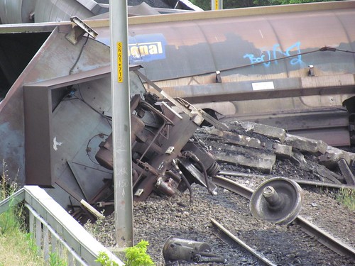 2011-11-24_0701-14 MC92 derailment at Clifton