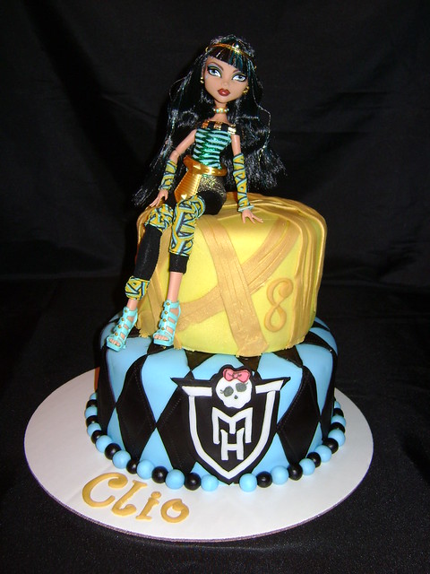 Monster High Cake