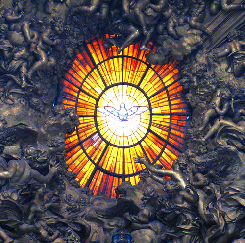 Paloma sobre el altar de la Basílica de San Pedro by Miradas Compartidas