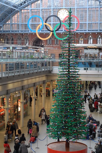 St Pancras LEGO Christmas Tree (2)