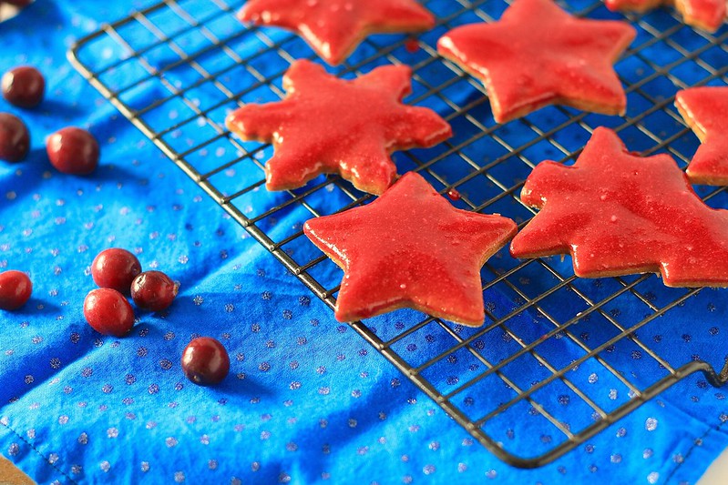 Spiced gingerbread cookies with craberry glaze