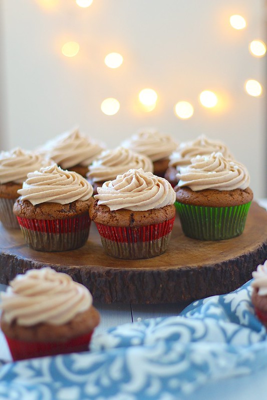 Gingerbread Cupcakes with Cinnamon Cream Cheese Frosting
