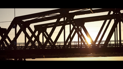 street city morning bridge sunset portrait people urban italy sun sunrise canon photography eos dof bokeh candid streetphotography tuscany cinematic stefano cremona santucci 135l canoniani streettogs tastino0 tastino0photography0