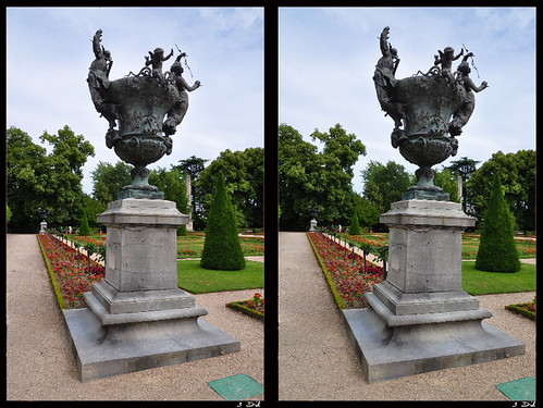 sculpture france bronze bourges stereoscopic stereogram 3d crosseye crosseyed cher stereoview stereopair chacha parc stereoscopy crosseyes stereographic xeyes crossview d90 xview