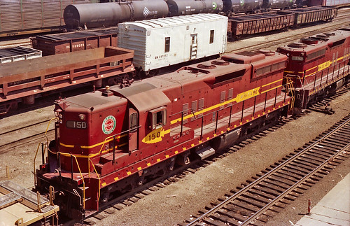 railroad bn freighttrains 1989 locomotives dmir ciceroyard leaseddmirsd9s