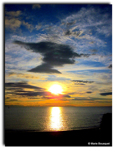 orange mer soleil noir bleu reflet ciel été nuage plage matin aurore aube saintemarie estival pyrénéesorientales sorcière soleillevant fabuleuse bleumarie mariebousquet photomariebousquet