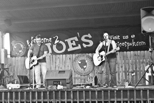 friends summer musicians guitar stage culture patio bands indie acoustic paristexas relayforlife buffalojoes musicculture