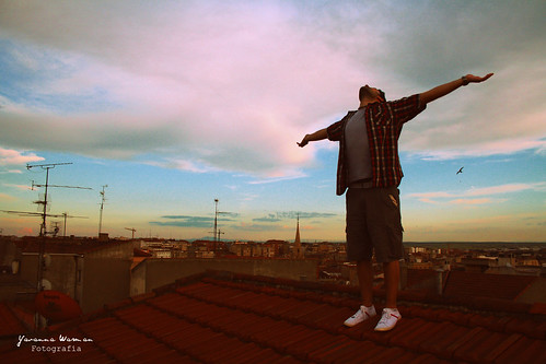 city roof boy sunset sky guy clouds atardecer libertad freedom fly flying high ciudad cielo nubes chico salamanca alto tejado volando volar