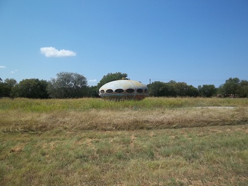 house abandoned rural texas country alien ufo flyingsaucer backroad futuro quinlan huntcounty