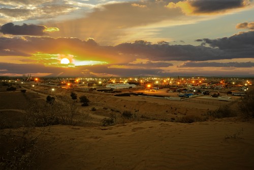 construction desert terminal cranes cairn oilandgas onshorefacility