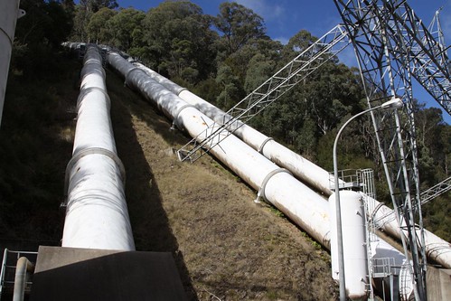 Trio of pressure pipelines at Murray 1 Power Station