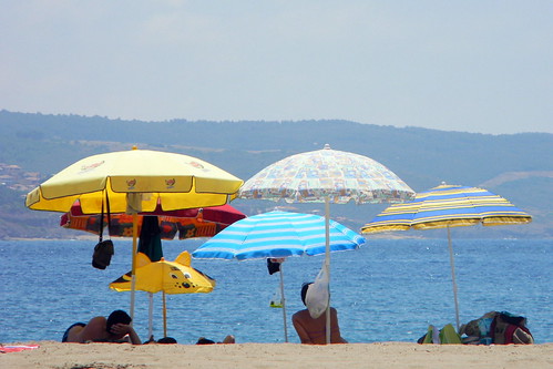 italy holiday beach strand coast vakantie nikon italia spiaggia italië parasols kust bosamarina bosasardinia nikoncoolpixl110 spiaggiabosamarina bosasardegna bosasardinië
