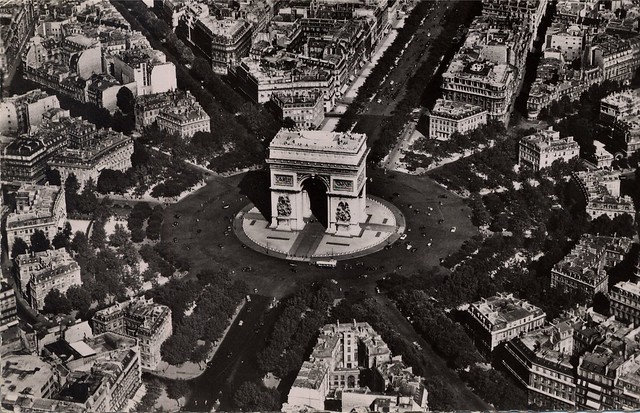Arc De Triomphe. Paris