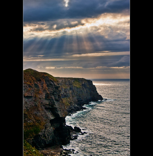 sea sky cliff costa seascape clouds landscape coast mar spain nikon asturias paisaje cielo nubes sunrays acantilado rayosdesol cantábrico gozón d40 artistoftheyearlevel3 artistoftheyearlevel4