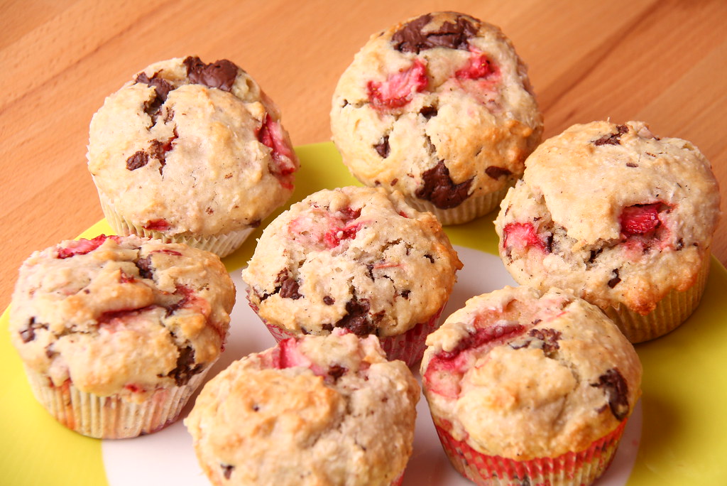 Erdbeer-Kokos-Muffins mit Schokostückchen | Rezept hier: www… | Flickr