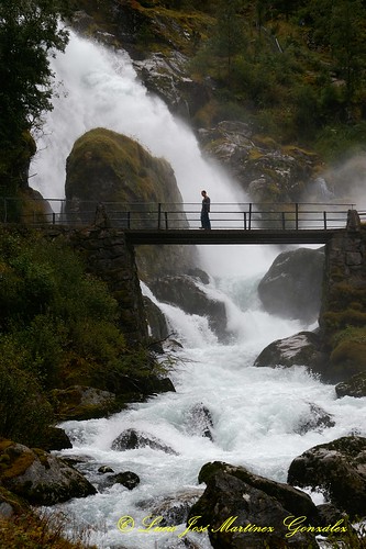 norway geotagged norge waterfall noruega scandinavia 2009 olden cascada sognogfjordane escandinavia oldedalen briksdal saltodeagua luciojosemartinezgonzalez briskdalbreen broksdal geo:lat=616652876666685 geo:lon=683403766666849