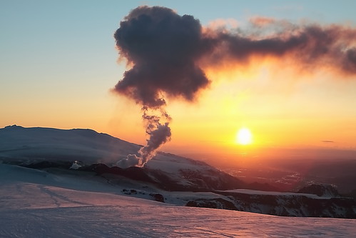 sunset iceland eruption eldgos goðaland eyjafjallajökull básar fimmvörðuháls þórsmörk mýrdalsjökull sólarlag