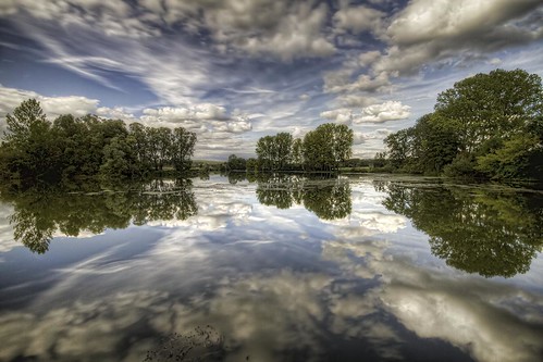 sky lake france reflection tree nature water clouds canon landscape photography eos photo eau long exposure day cloudy lac sigma wideangle ciel 7d 1020mm nuages paysage arbre reflets hdr franchecomté hoya nd400 photomatix marnay topazadjust philippesaire