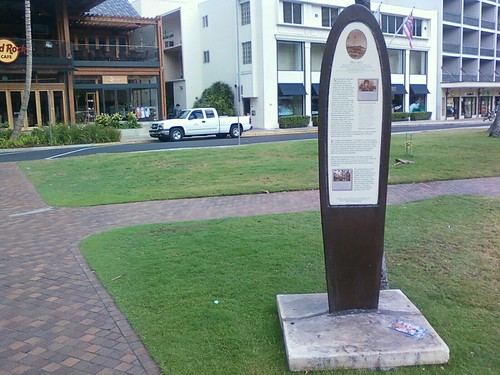 Helumoa marker on Waikiki Historic Trail