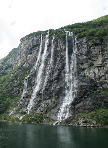 norway scenic unescoworldheritagesite impressive touristattraction geirangerfjord sevensisterswaterfall larigan phamilton ginordic1