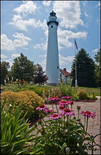 flowers lighthouse wisconsin garden windpoint racinecounty lighthousetrek
