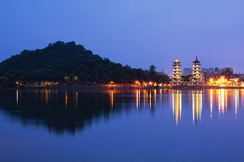 city lake reflection tower water night lights dragon tiger taiwan kaohsiung dragontigertower